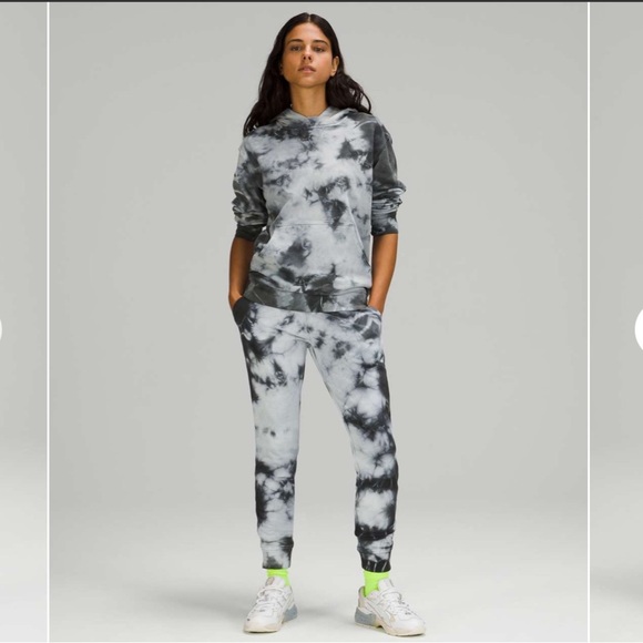 Lululemon Warm Down Jogger in Earth
Dye Stone Size 6 23 - Picture 2 of 12